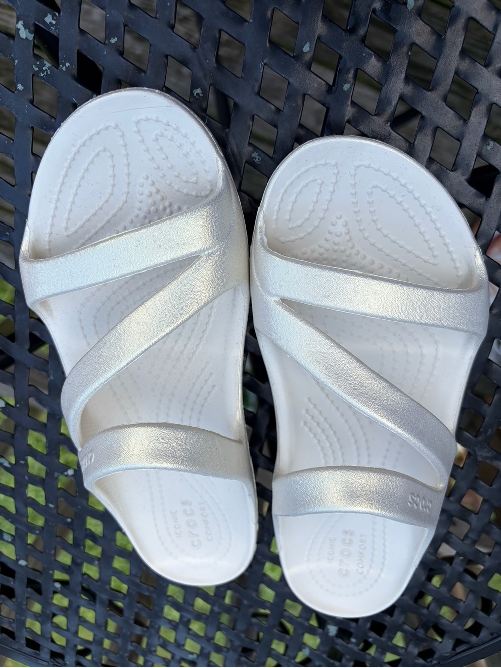 CROCS Women's Metallic Silver Slide Sandals 7 - Picture 2 of 5